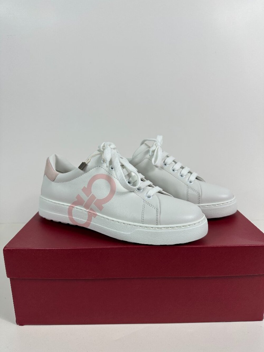 NWT Salvatore Ferragamo leather sneaker